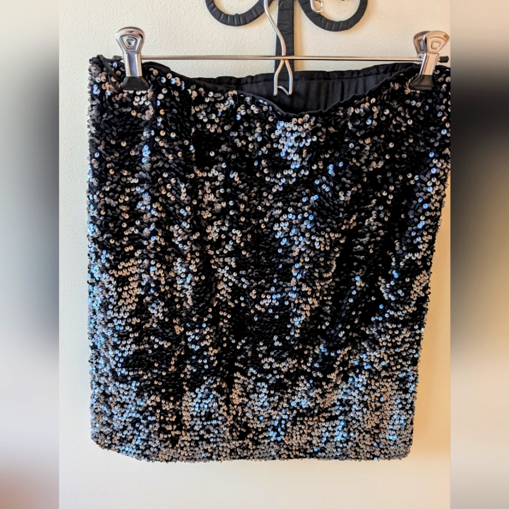 NWOT Women's Lands End black sequin dressy fitted skirt. Size 10